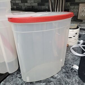 Rubbermaid Cereal Storage Container
